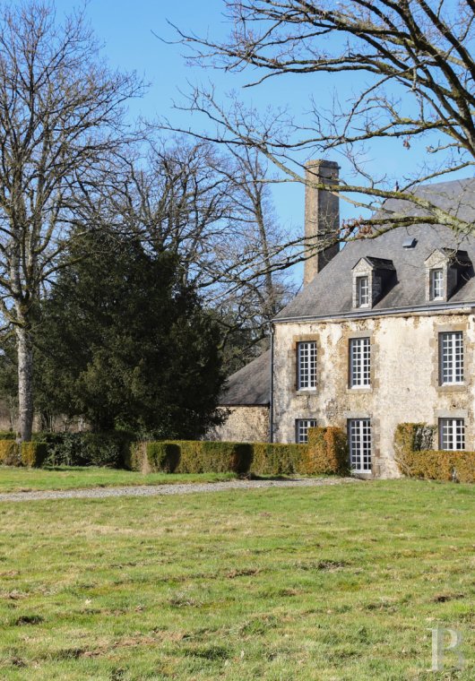 A 17th century castle surrounded by a moat in Mayenne, north of the town of the same name - photo  n°35